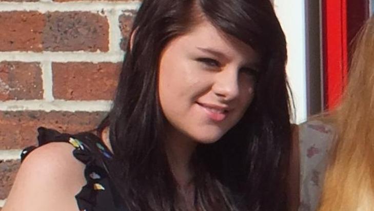 FORSVUNNET: Vennene til Megan har laget en Facebook-side der de etterlyser 15-åringen, som forsvant fra sitt hjem forrige torsdag. Politiet tror hun oppholder seg i Frankrike sammen med mattelæreren sin, som hun angivelig skal ha et kjærlighetsforhold til. Foto: Find Megan Stammers/Facebook FORSVUNNET: Vennene til Megan har laget en Facebook-side der de etterlyser 15-åringen, som forsvant fra sitt hjem forrige torsdag. Politiet tror hun oppholder seg i Frankrike sammen med mattelæreren sin, som hun angivelig skal ha et kjærlighetsforhold til. Foto: Find Megan Stammers/Facebook
