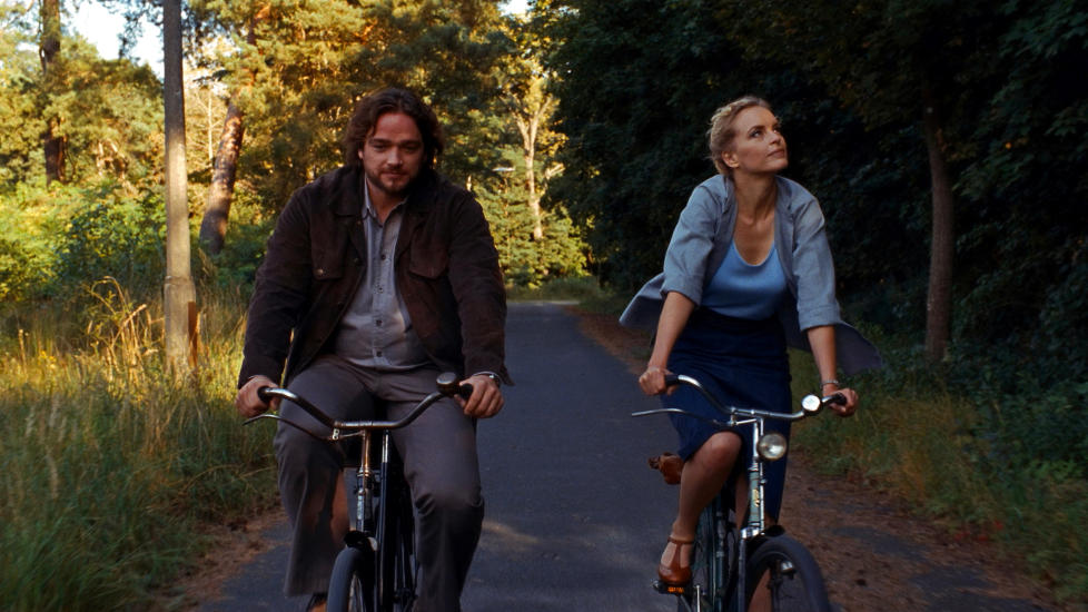 GUDS UFRIE NATUR: Mistanke blir til tiltrekning n�r barnelegene Andr� (Ronald Zehrfeld) og Barbara (Nina Hoss) blir bedre kjent i �Barbara�.