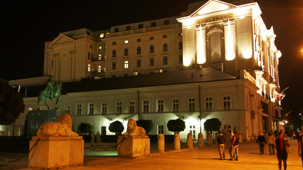 LUKSUS: N�r du st�r utenfor Le Meridien Bristol i Warszawa, er du ikke i tvil om at hotellet er av ypperste klasse. Foto: EIVIND PEDERSEN