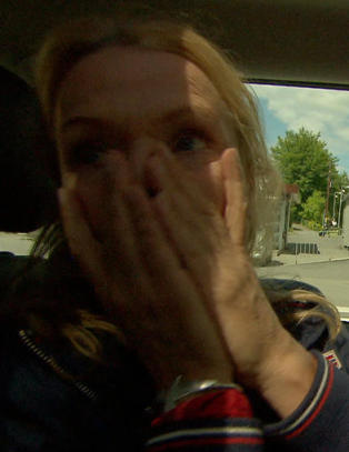 Her smeller bommen ned p� bilen til kjendisbarnevakten