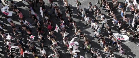 Grekerne la ned jobben i protest mot nye kutt