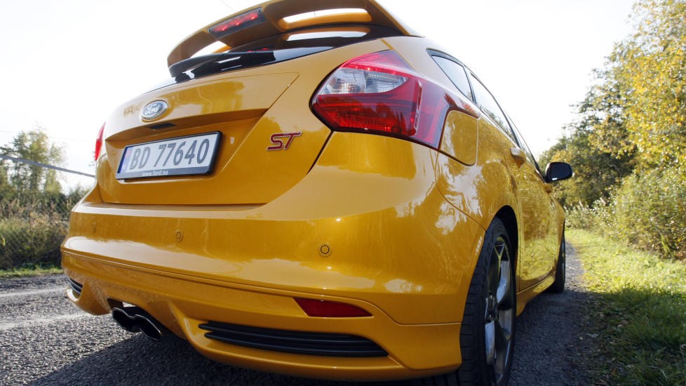 DYR, MEN MORSOM:  Ford Focus ST g�r som et uv�r og har mye moro � by p�. Ulempen er prislappen. Alle foto: Tormod Brenna