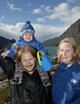 - Vi festet ski på barnevogna