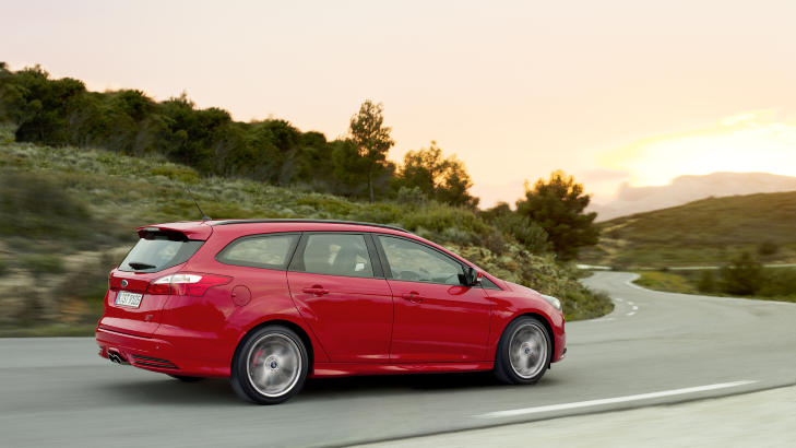STASJONSVOGN: Focus ST kom som stasjonsvogn i sommer. Noe � vurdere om du vil ha en familieracer. Foto: Ford