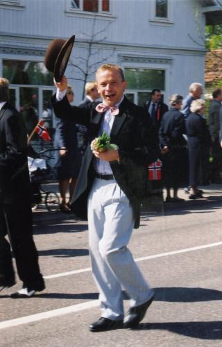 Serru, serru hatten:  - Jeg har alltid brukt hatt eller lue. �rsaken til det er ganske alvorlig, sier Brede B�e. (Foto: Privat)