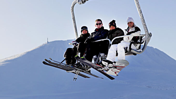 LUFTIG: Med Gaustadatoppen som bakgrunn. Foto: OLE C.H. THOMASSEN
