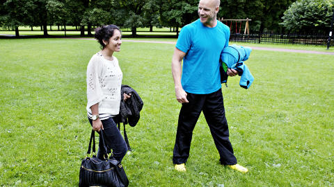 NYGIFT: I sommer giftet Eskil seg med peruanske Denisse, til daglig bor de i Lima. Hun ler og svarer �nei� p� sp�rsm�l om hun er redd for ektemannen n�r han utf�rer den spektakul�re kunsten.Foto:Nina Hansen / Dagbladet