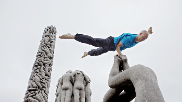 KUMMUNIKAT�R: Eskil lever av balansekunsten fulltid. I tillegg til at han blir booket inn til ulike �pninger og forestillinger, holder han ogs� foredrag.
. Foto:Nina Hansen / Dagbladet