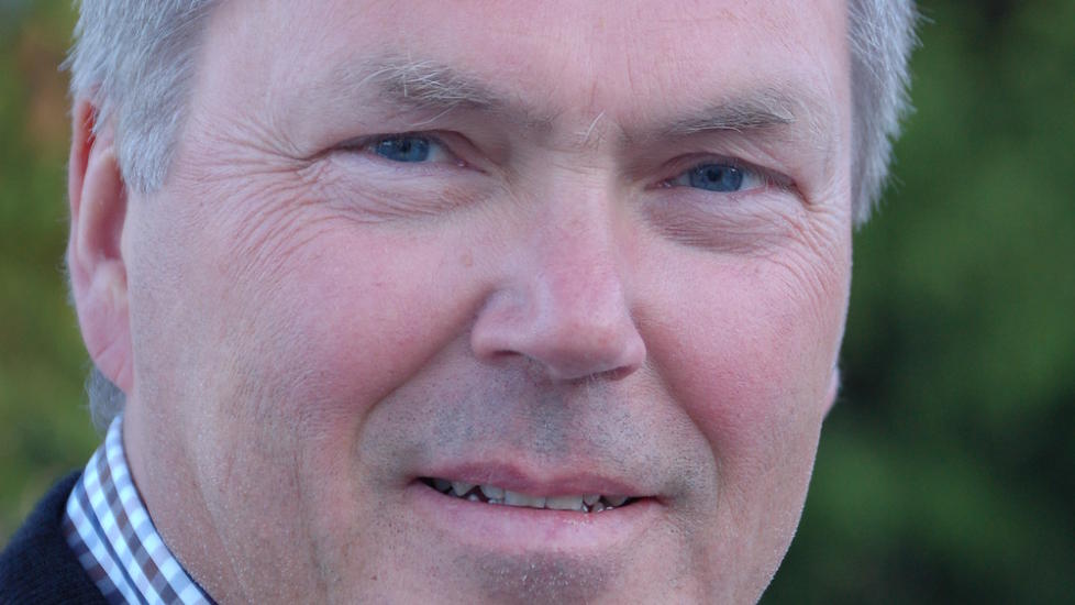 KRIMDEBUTERER:  Historiker og journalist Asbj�rn Jaklin er ute med kriminalromanen �Svart frost�. Foto: KARI HOLTHE