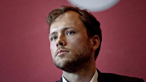 FIKK STØTTE: Få dager etter Audun Lysbakkens avgang, trakk departementsråd i BLD, Harald Nybøen, seg fra sin stilling etter 15 år. Samtidig bekreftet han Lysbakkens beskrivelse av departementets tilskuddspraksis. Det overbeviser likevel ikke Per-Kristian Foss (H). Foto: Lars Eivind Bones / Dagbladet FIKK STØTTE: Få dager etter Audun Lysbakkens avgang, trakk departementsråd i BLD, Harald Nybøen, seg fra sin stilling etter 15 år. Samtidig bekreftet han Lysbakkens beskrivelse av departementets tilskuddspraksis. Det overbeviser likevel ikke Per-Kristian Foss (H). Foto: Lars Eivind Bones / Dagbladet