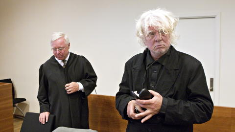 I LAGMANNSRETTEN: Odd Nerdrum og hans forsvarer P�l Berg ble ikke trodd i Borgarting lagmannsrett. Der ble han d�mt til to �r og ti m�neder i fengsel. Foto: Torbj�rn Berg / Dagbladet