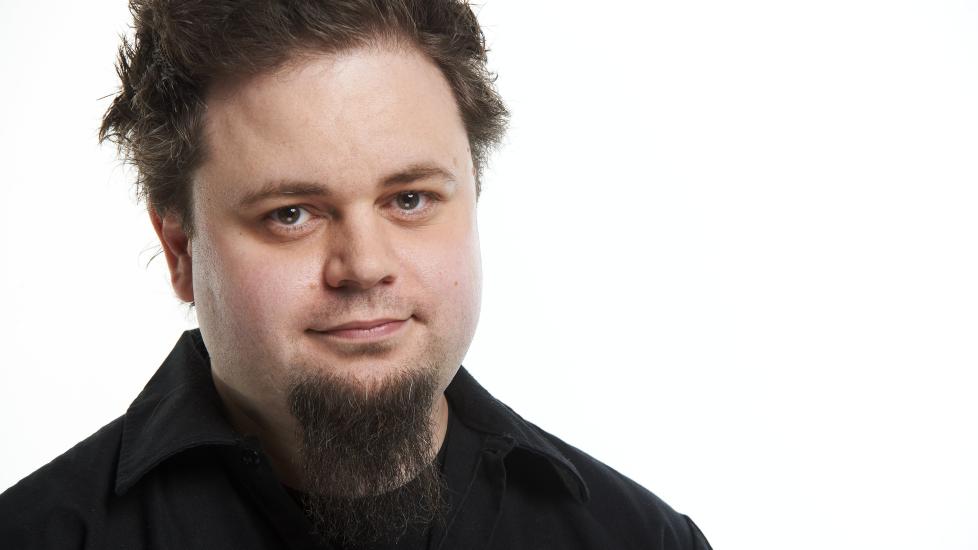 DAGENS MANN: Dag S�r�s st�r st�tt i �D-Dag Live�. Foto: Stand Up Norge