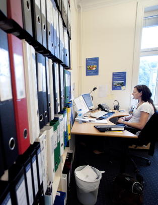 M� flytte papir i stedet for � redde liv