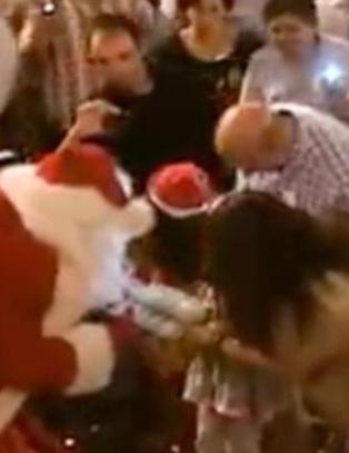 Her pyntes hele byen til jul i september - for kreftsyke Carmen (8)