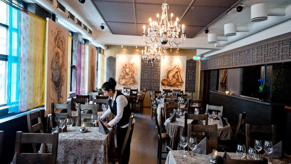 Diskret indisk: Nykommeren Odissi ved Solli plass har h�ye ambisjoner - og et tilsvarende prisniv�. - Vil du v�re en tanke upmarket. m� du levere noe som b�de ser ut og smaker som upmarket, mener v�re to spisegjester. FOTO:Thomas Rasmus Skaug / Dagbladet