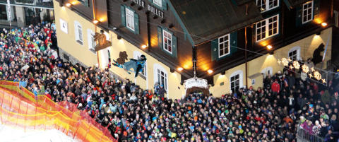 I Alpenes beste partyby st�r du p� ski i noen av Europas lengste bakker