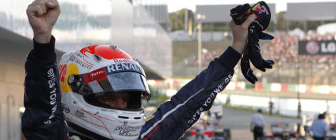 Vettel smadret rivalene og �pnet tittelkampen