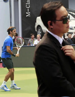 Jernring rundt Federer etter drapstrussel