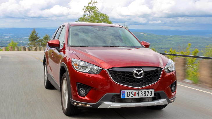 MAZDA CX-5: Det er ingen tvil om at Mazda CX-5 evner � utfordre bestselger VW Tiguan. Det s�rger fine kj�reegenskaper, sterk motor, gunstig pris/utstyrsforhold og god komfort for.
