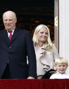 Kronprinsparet f�r mer �kning enn kongeparet