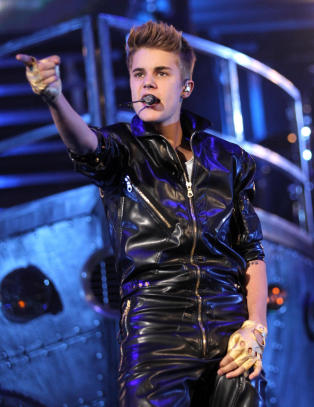 «Justin Bieber stjal kredittkortet mitt for å kjøpe seg større penis»