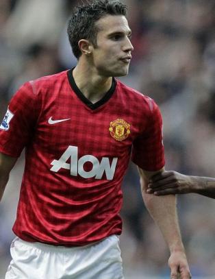 Van Persie slipper straff etter albue mot Cabaye