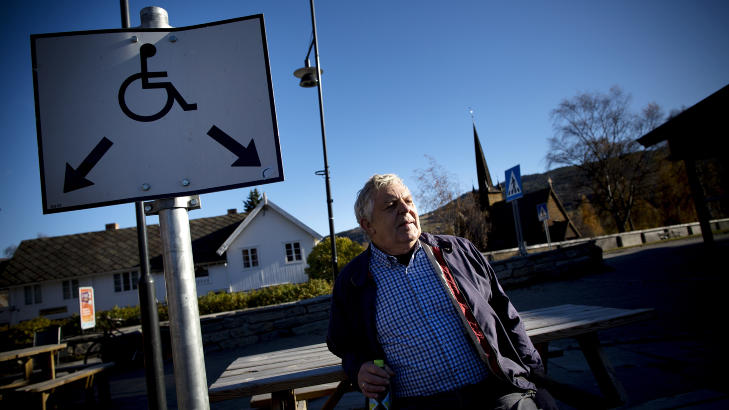 PREGET DAL: - Dette preger hele Ottadalen, fra Otta til og med Skjåk, sier Oddmund Eiterjord (68), som har kjent ordføreren - som han beskriver som veldig profilert og aktiv - i mange år. Foto: Tomm W. Christiansen / Dagbladet PREGET DAL: - Dette preger hele Ottadalen, fra Otta til og med Skjåk, sier Oddmund Eiterjord (68), som har kjent ordføreren - som han beskriver som veldig profilert og aktiv - i mange år. Foto: Tomm W. Christiansen / Dagbladet