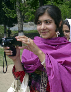Malala (14) kritiserte Taliban p� blogg - ble skutt