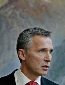 Statsminister Jens Stoltenberg deltok på AUFs minnemarkering