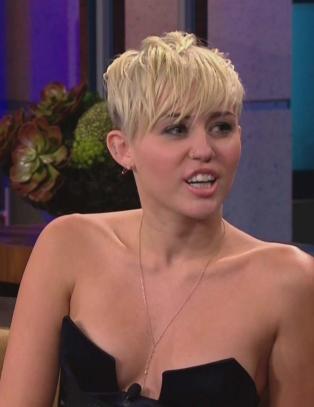 Miley Cyrus (19) kastet forlovelsesringen og klinte til