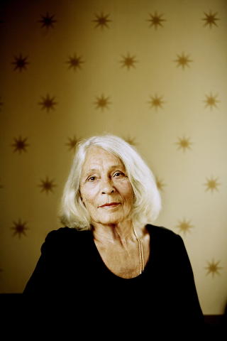 TRIVDES I SKYGGEN: - Jeg har alltid trivdes i skyggen. Jeg er en ganske privat person som har behov for stillhet, sa Karin Stoltenberg i et radiointervju med NRK. Foto: Jørn H.Moen, Dagbladet TRIVDES I SKYGGEN: - Jeg har alltid trivdes i skyggen. Jeg er en ganske privat person som har behov for stillhet, sa Karin Stoltenberg i et radiointervju med NRK. Foto: Jørn H.Moen, Dagbladet