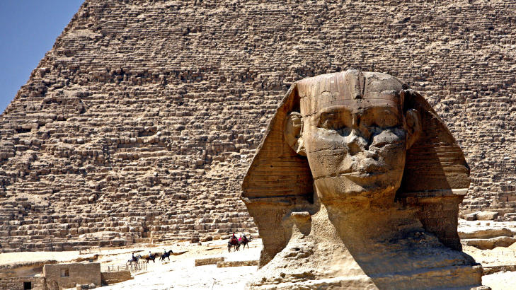 NESEL�S: Sfinksen er blitt nesel�s av tidens tann, men s� er den da ogs� flere tusen �r gammel. Foto: EIVIND PEDERSEN