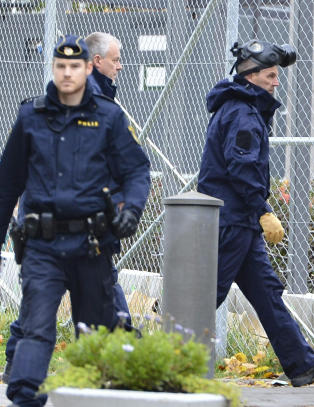 Fant etsende, hvitt pulver i konvolutt - ambassaden evakuert