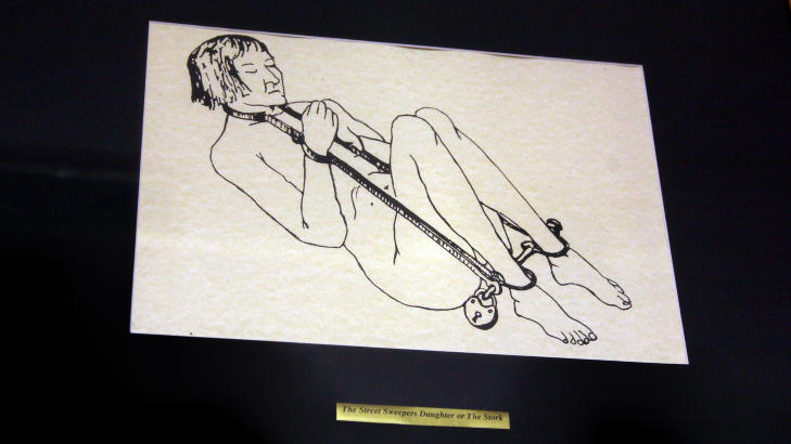 OND FUGL: �Storken� ble dette torturinstrumentet kalt. Offeret ble plassert inne i jernkonstruksjonen og fikk noks� umiddelbart uholdbare kramper i mellomgulvet og baken. Foto: EIVIND PEDERSEN