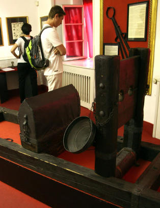 Etter kort tid i �Storken� ble smertene s� sterke at mange mistet forstanden