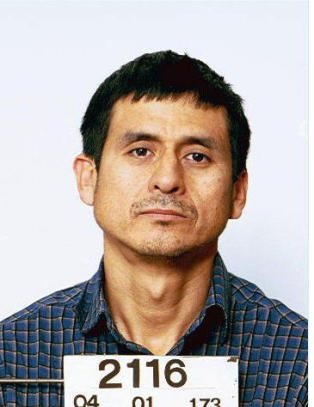 Politiet etterlyser to personer for gulltyveri fra konge