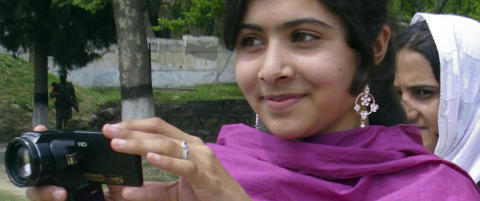 Taliban truet Hinas (14) foreldre med at hun er �neste p� lista�