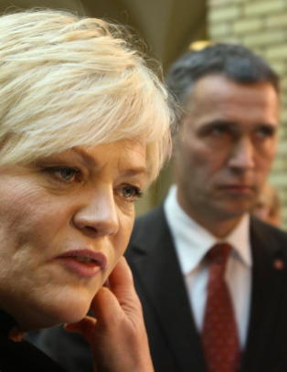 Ble kastet p� d�r av Jens