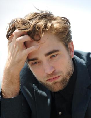 Robert Pattinson om sexscenen med sin utro kjæreste: - Latterlig!