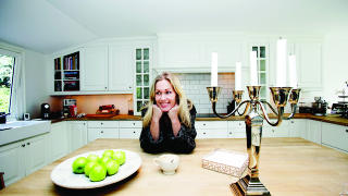 MOT I BRYSTET: Gjennom hele karrieren har Anita Krohn Traaseth tatt utfordringer.   Foto: KRISTIN SVORTE