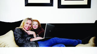 BLOGGER: - Som leder i 2012 er man n�dt til � by p� hele spekteret, ikke bare v�re en fjern og uoppn�elig lederskikkelse, sier hun. Foto: KRISTIN SVORTE