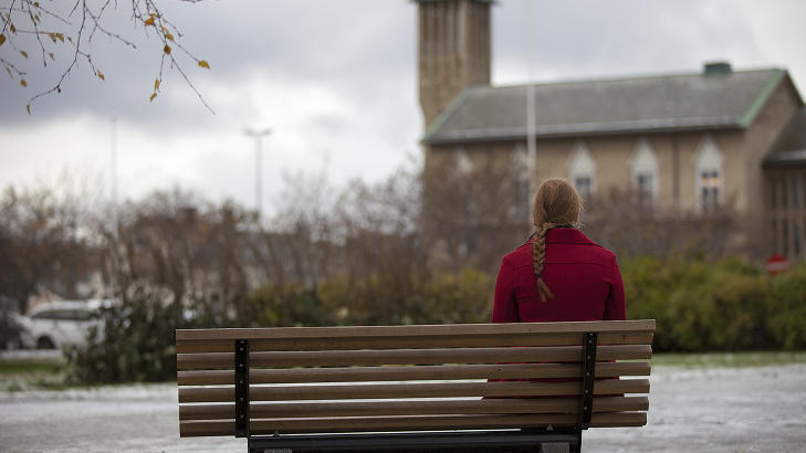 UTNYTTET: Lagmannsretten slår fast at den nå 51 år gamle mannen utnyttet sin stilling for å få sex med «Monica» da hun var hans elev og 15 år gammel. «Monica» er et av flere fiktive navn rektoren brukte da han bestilte reiser til de to.
Foto: Anders Vanderloock / Dagbladet UTNYTTET: Lagmannsretten slår fast at den nå 51 år gamle mannen utnyttet sin stilling for å få sex med «Monica» da hun var hans elev og 15 år gammel. «Monica» er et av flere fiktive navn rektoren brukte da han bestilte reiser til de to.
Foto: Anders Vanderloock / Dagbladet