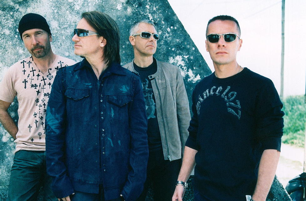 TO JOBBER: U2 spiller inn sitt 13. album. Det kombinerer trommeslager Larry Mullen jr. (til h�yre) med sin norske filmrolle. Her i et promobilde fra noen �r tilbake.
