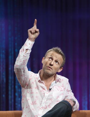 Jo Nesbø lager TV-serie med «House»-produsent og «West Wing»-forfatter