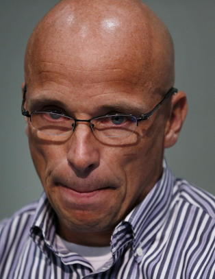 �Den som selv er ren, kan kaste f�rste sten�