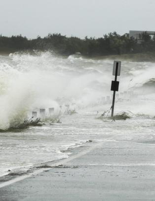 «Sandy» har satt opp tempo og nærmer seg kysten. Slik blir utviklingen utover kvelden.