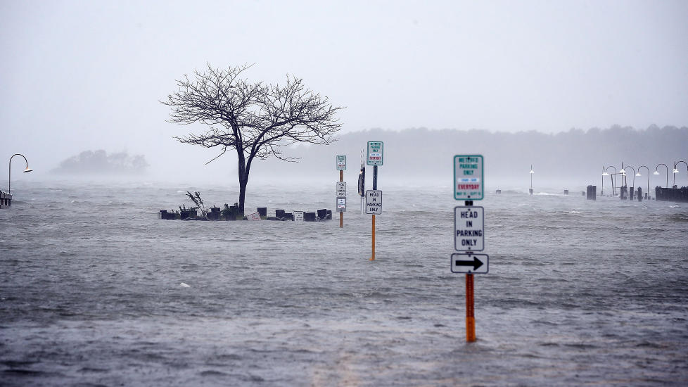 <b>UNDER VANN:</b> Stranda Rehoboth utenfor Delaware viser tydelig hvordan vannet har steget de siste timene. Det er her Sandy nå treffer land, mellom Atlantic City og Cape May.