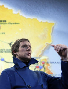 Tour de France-mester Wiggins p�kj�rt av minivan