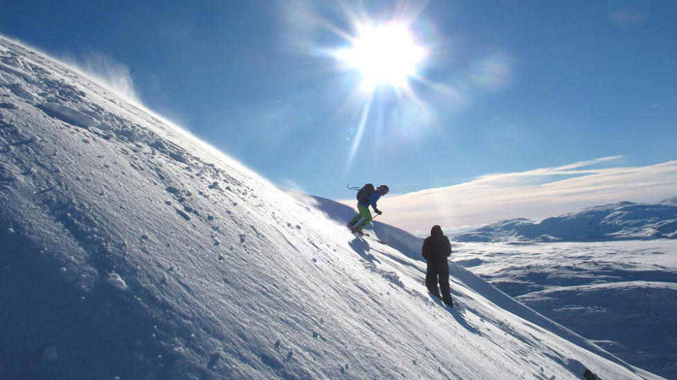 HEMSEDAL: Str�lende forhold oppe i fjellet og full fart p� sn�kanonene nede i anlegget gir en flott start p� sesongen. Foto: FREDRIK BLOM