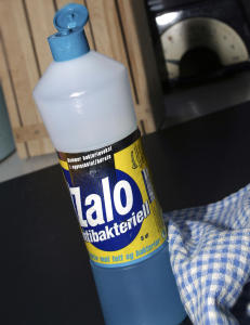 - L�rer helte Zalo i munnen p� en elev